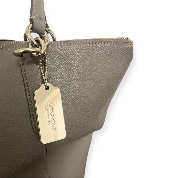 ℂ𝕠𝕒𝕔𝕙 F57526 𝔸𝕧𝕒 ℂ𝕣𝕠𝕤𝕤𝕘𝕣𝕒𝕚𝕟 𝕃𝕖𝕒𝕥𝕙𝕖𝕣 𝕥𝕠𝕥𝕖| 𝔾𝕣𝕒𝕪 - Picture 5 of 12